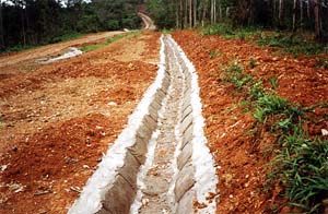 MURO DE PEDRAS ARGAMASSADAS - Obras de Terra e Enrocamento